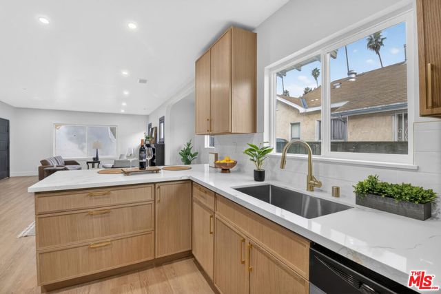 4324 2nd Avenue, Los Angeles, CA 90008