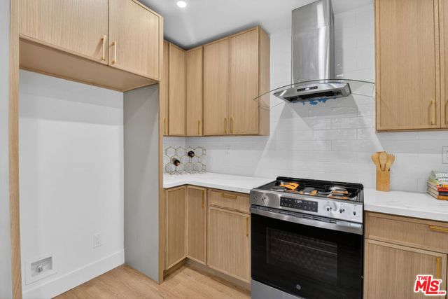 4324 2nd Avenue, Los Angeles, CA 90008