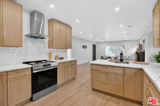 4324 2nd Avenue, Los Angeles, CA 90008