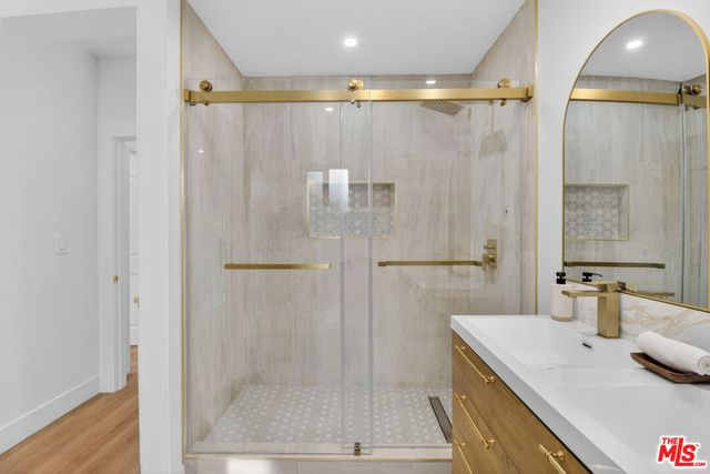 4324 2nd Avenue, Los Angeles, CA 90008