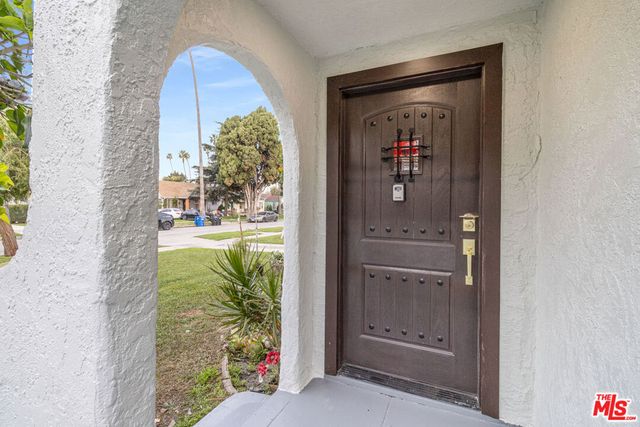 4324 2nd Avenue, Los Angeles, CA 90008