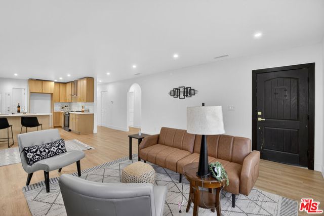 4324 2nd Avenue, Los Angeles, CA 90008