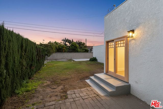 4324 2nd Avenue, Los Angeles, CA 90008