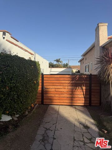 4324 2nd Avenue, Los Angeles, CA 90008