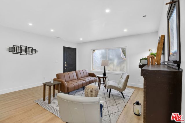 4324 2nd Avenue, Los Angeles, CA 90008