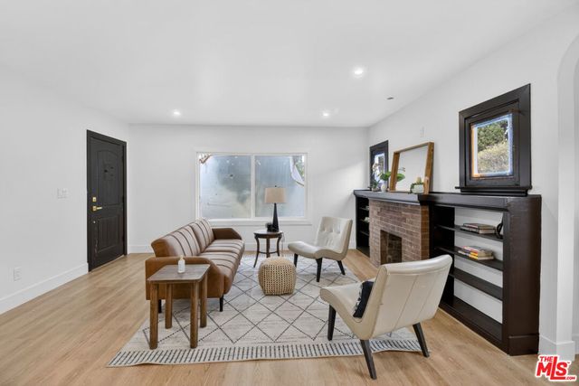 4324 2nd Avenue, Los Angeles, CA 90008