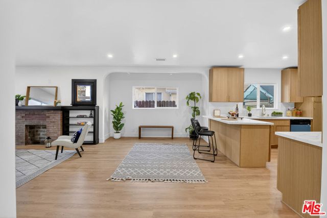 4324 2nd Avenue, Los Angeles, CA 90008