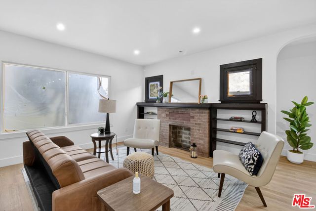 4324 2nd Avenue, Los Angeles, CA 90008