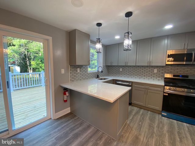 1213 CRESTVIEW RD, Darby, PA 19023
