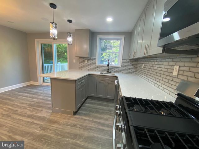 1213 CRESTVIEW RD, Darby, PA 19023