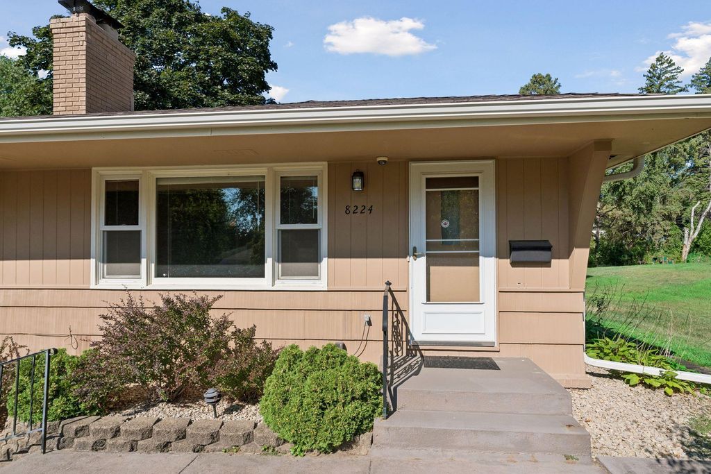 8224 Xerxes Avenue S, Bloomington, MN 55431 — photo 2