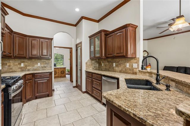 5050 Pond Drive, Harrah, OK 73045