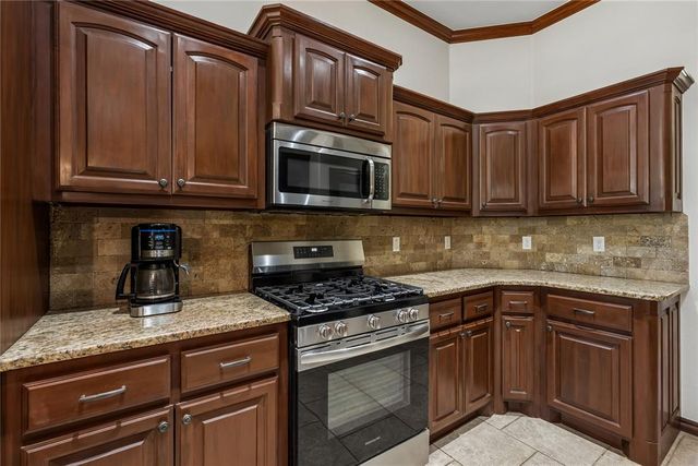 5050 Pond Drive, Harrah, OK 73045