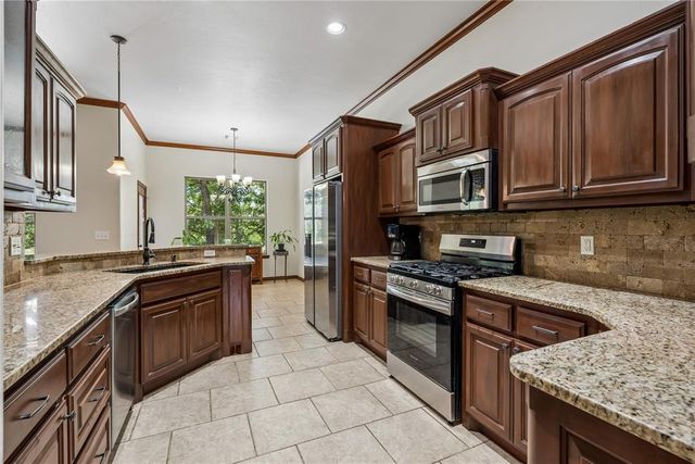 5050 Pond Drive, Harrah, OK 73045