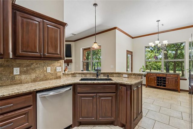 5050 Pond Drive, Harrah, OK 73045