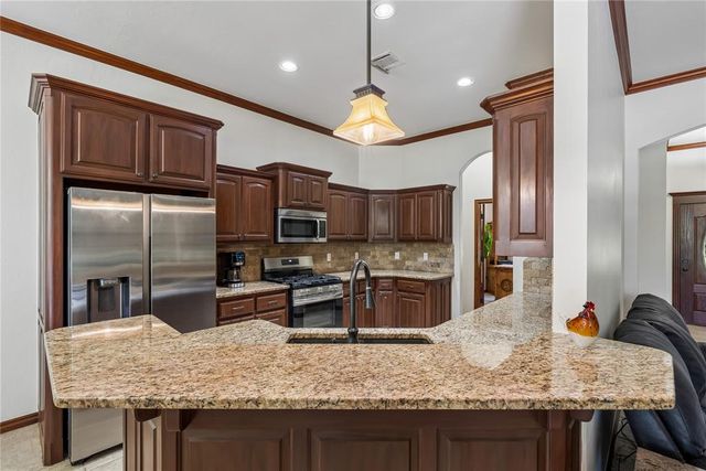 5050 Pond Drive, Harrah, OK 73045