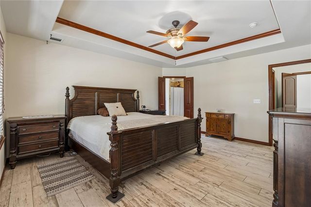 5050 Pond Drive, Harrah, OK 73045