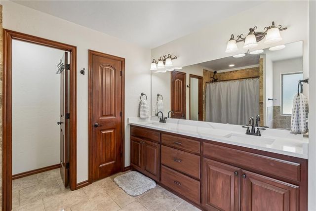 5050 Pond Drive, Harrah, OK 73045