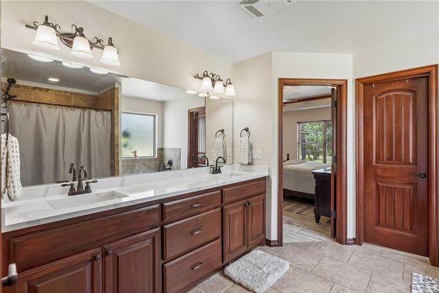 5050 Pond Drive, Harrah, OK 73045