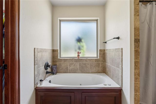 5050 Pond Drive, Harrah, OK 73045