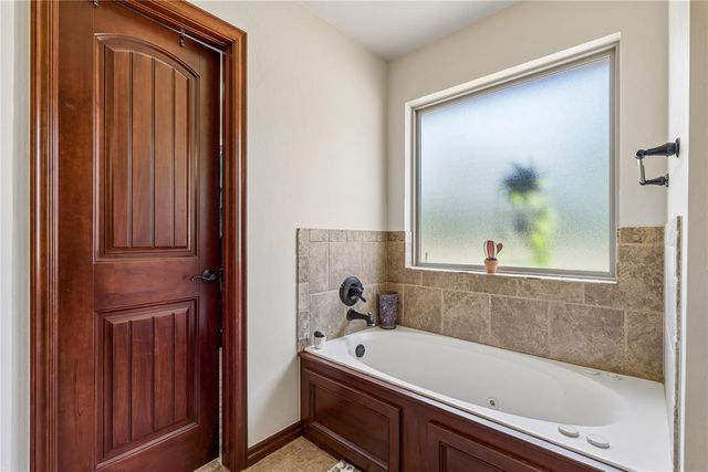 5050 Pond Drive, Harrah, OK 73045