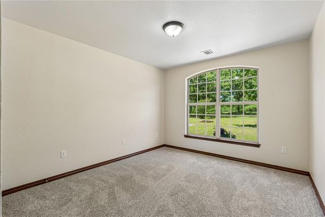5050 Pond Drive, Harrah, OK 73045