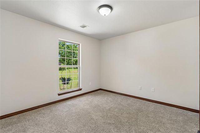 5050 Pond Drive, Harrah, OK 73045