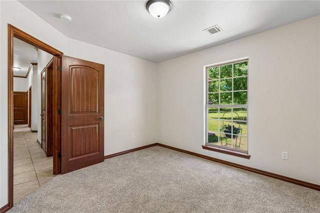 5050 Pond Drive, Harrah, OK 73045