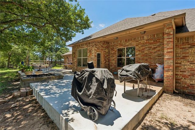5050 Pond Drive, Harrah, OK 73045