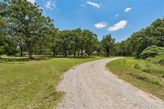 5050 Pond Drive, Harrah, OK 73045