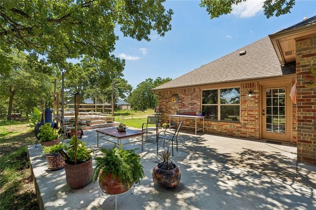 5050 Pond Drive, Harrah, OK 73045