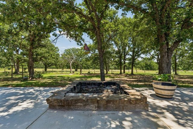5050 Pond Drive, Harrah, OK 73045