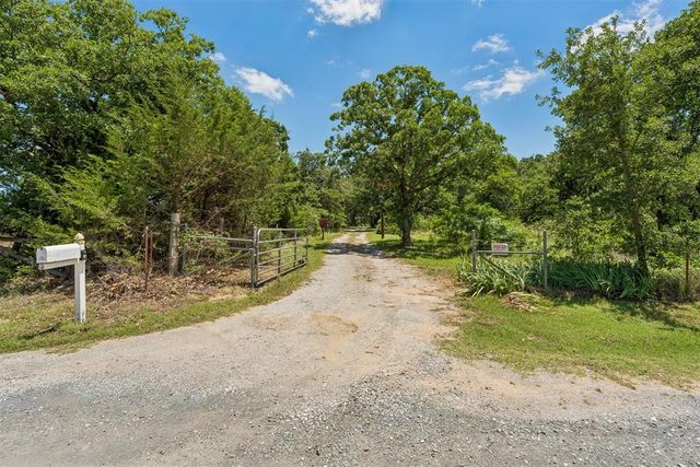 5050 Pond Drive, Harrah, OK 73045