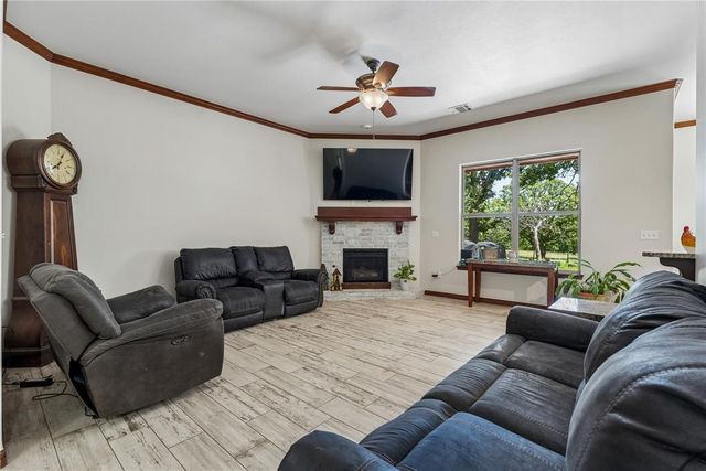 5050 Pond Drive, Harrah, OK 73045