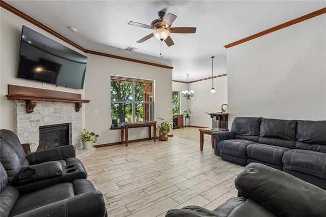 5050 Pond Drive, Harrah, OK 73045