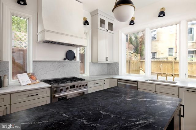 1241 4TH ST NW, Washington, DC 20001