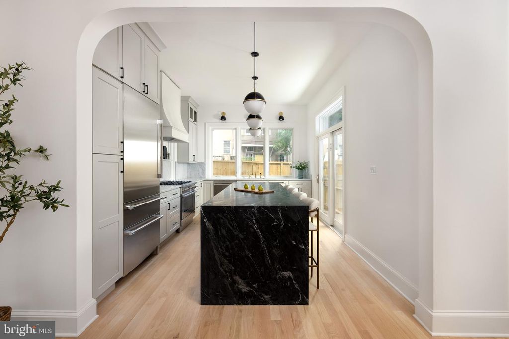 1241 4TH ST NW, Washington, DC 20001