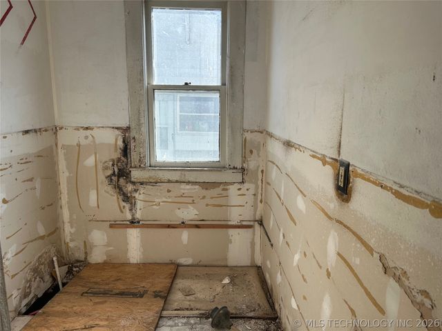 121 N P. Street, Muskogee, OK 74403