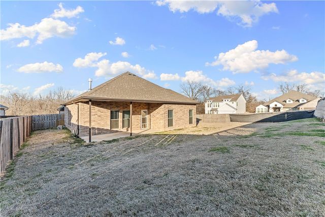 2401 Lock Lane, Pea Ridge, AR 72751