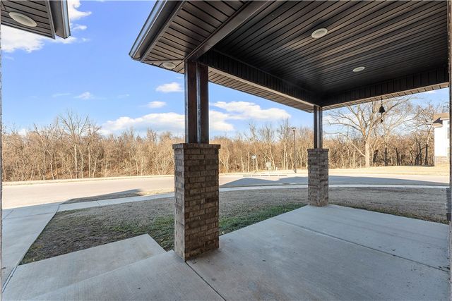 2401 Lock Lane, Pea Ridge, AR 72751