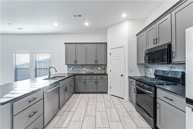 2401 Lock Lane, Pea Ridge, AR 72751