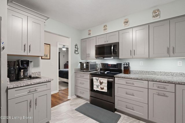 6212 Scottwood Dr, Louisville, KY 40258