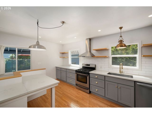 5235 Ne 16TH Ave, Portland, OR 97211