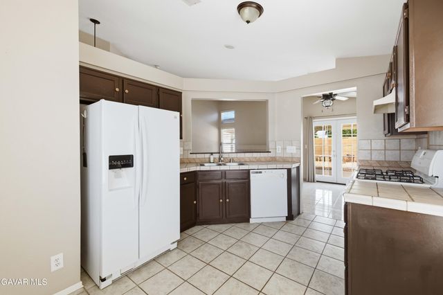 2326 Westpark Drive, Rosamond, CA 93560