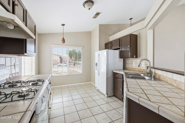 2326 Westpark Drive, Rosamond, CA 93560