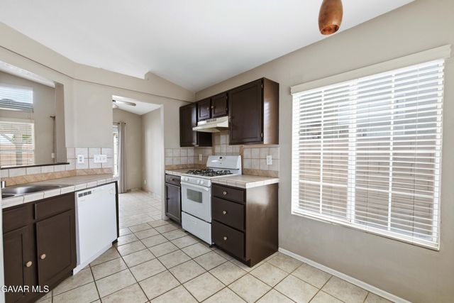 2326 Westpark Drive, Rosamond, CA 93560