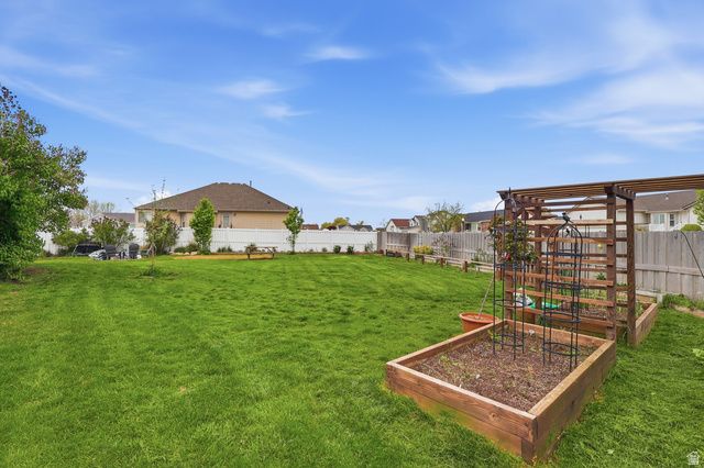 3805 W JUPITER HILLS DR, Syracuse, UT 84075