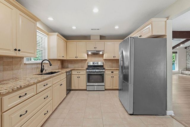2002 Terry LN, Georgetown, TX 78628