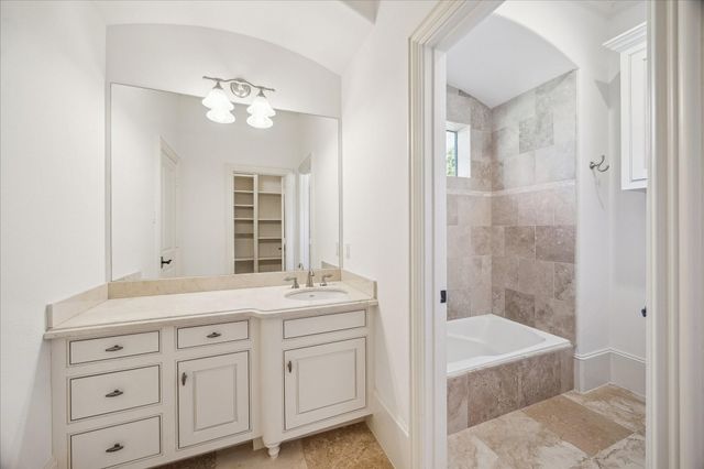 210 Glenwood Drive, Houston, TX 77007