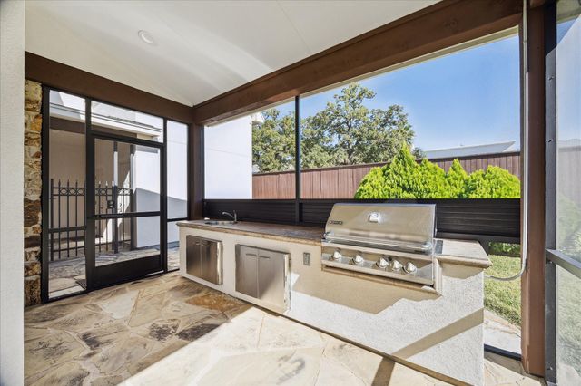 210 Glenwood Drive, Houston, TX 77007